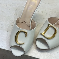 迪奥 DIOR 2026春夏走秀新款C’est高定系列高跟尖头女鞋 明星同款CD字母logo五金扣鱼嘴露趾拼色凉拖鞋 迪奥 DIOR 2026春夏走秀新款C’est高定系列高跟尖头女鞋 明星同款CD字母logo五金扣鱼嘴露趾拼色凉拖鞋