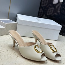 迪奥 DIOR 2026春夏走秀新款C’est高定系列高跟尖头女鞋 明星同款CD字母logo五金扣鱼嘴露趾拼色凉拖鞋 迪奥 DIOR 2026春夏走秀新款C’est高定系列高跟尖头女鞋 明星同款CD字母logo五金扣鱼嘴露趾拼色凉拖鞋