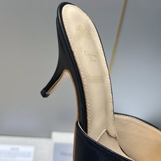 迪奥 DIOR 2026春夏走秀新款C’est高定系列高跟尖头女鞋 明星同款CD字母logo五金扣鱼嘴露趾拼色凉拖鞋 迪奥 DIOR 2026春夏走秀新款C’est高定系列高跟尖头女鞋 明星同款CD字母logo五金扣鱼嘴露趾拼色凉拖鞋