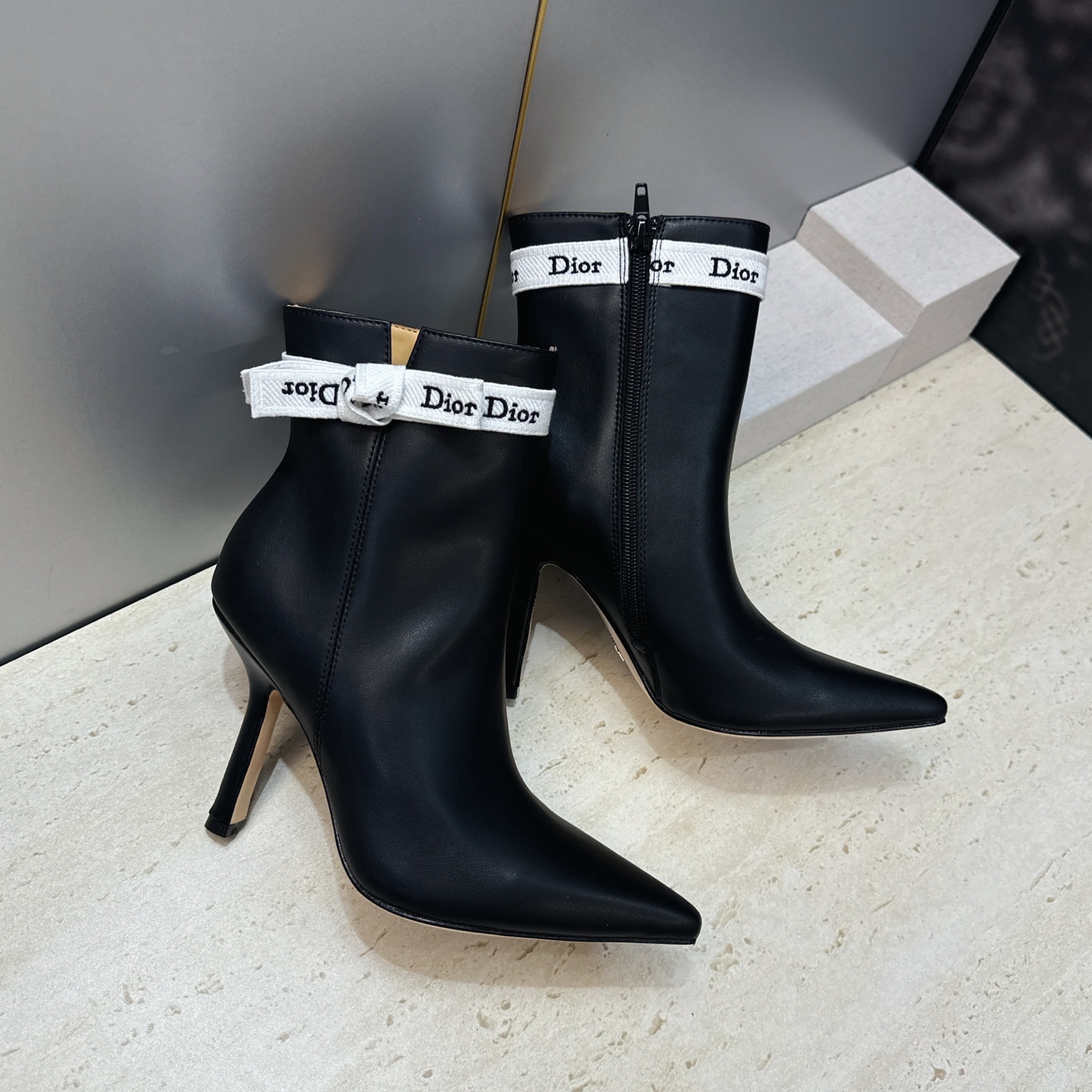 迪奥 DIOR 2026秋冬新款高定系列 J’ADIOR 骑士女短靴 明星同款CD字母logo织带蝴蝶结高跟尖头头机车及