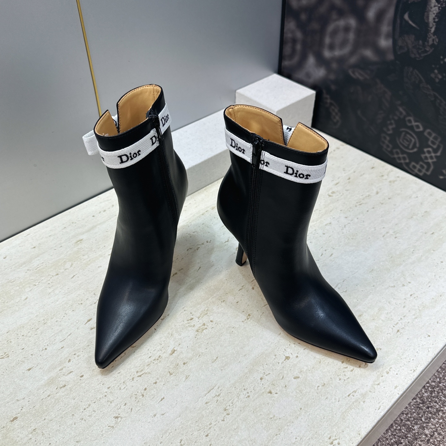 迪奥 DIOR 2026秋冬新款高定系列 J’ADIOR 骑士女短靴 明星同款CD字母logo织带蝴蝶结高跟尖头头机车及