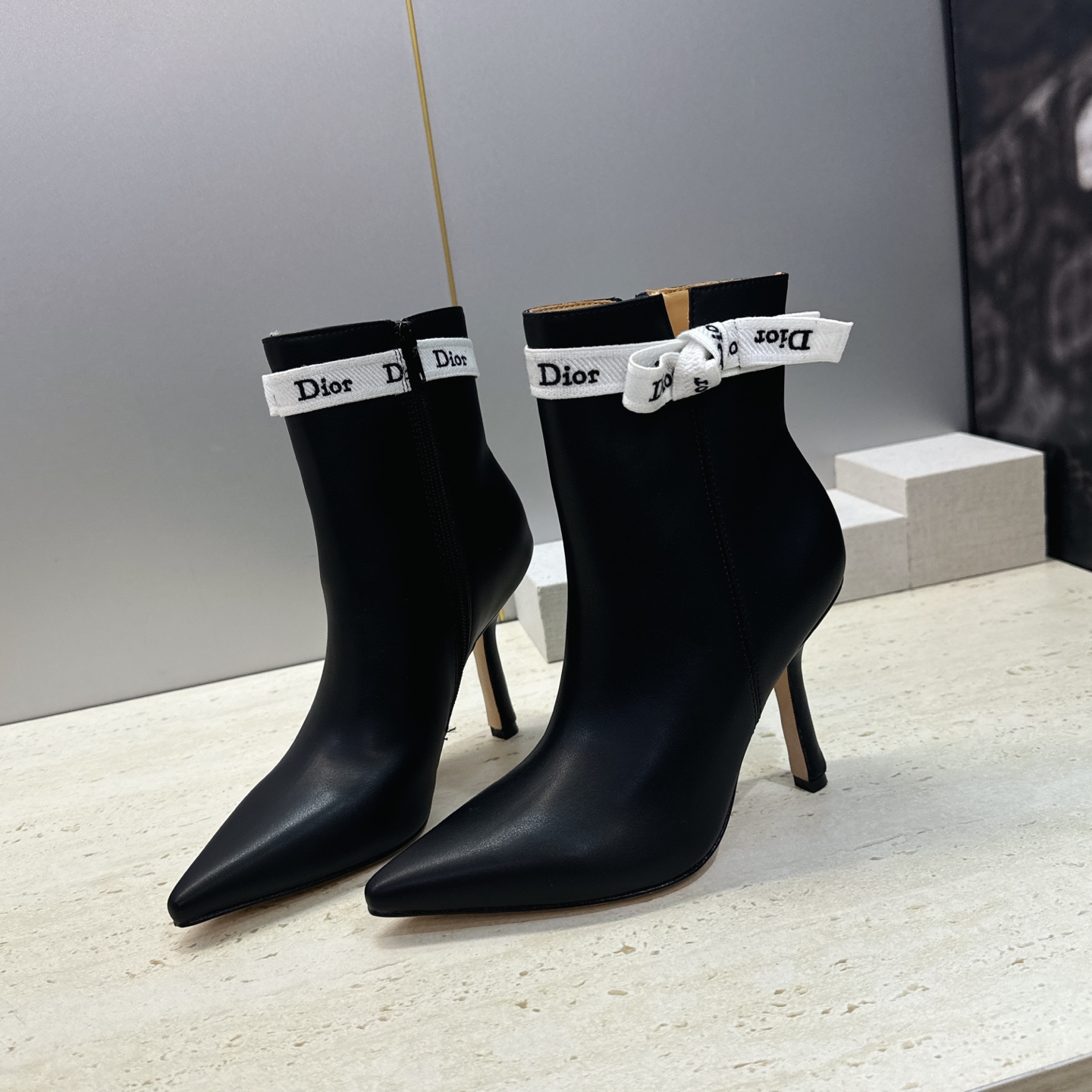 迪奥 DIOR 2026秋冬新款高定系列 J’ADIOR 骑士女短靴 明星同款CD字母logo织带蝴蝶结高跟尖头头机车及