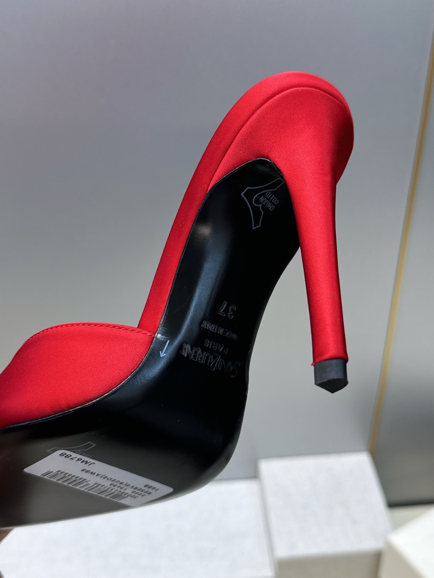 SAINT LAURENT PARIS 圣罗兰2026春夏新款高跟水钻女鞋 YSL字母logo五金扣尖头细跟穆勒凉拖鞋 SAINT LAURENT PARIS 圣罗兰2026春夏新款高跟水钻女鞋 YSL字母logo五金扣尖头细跟穆勒凉拖鞋