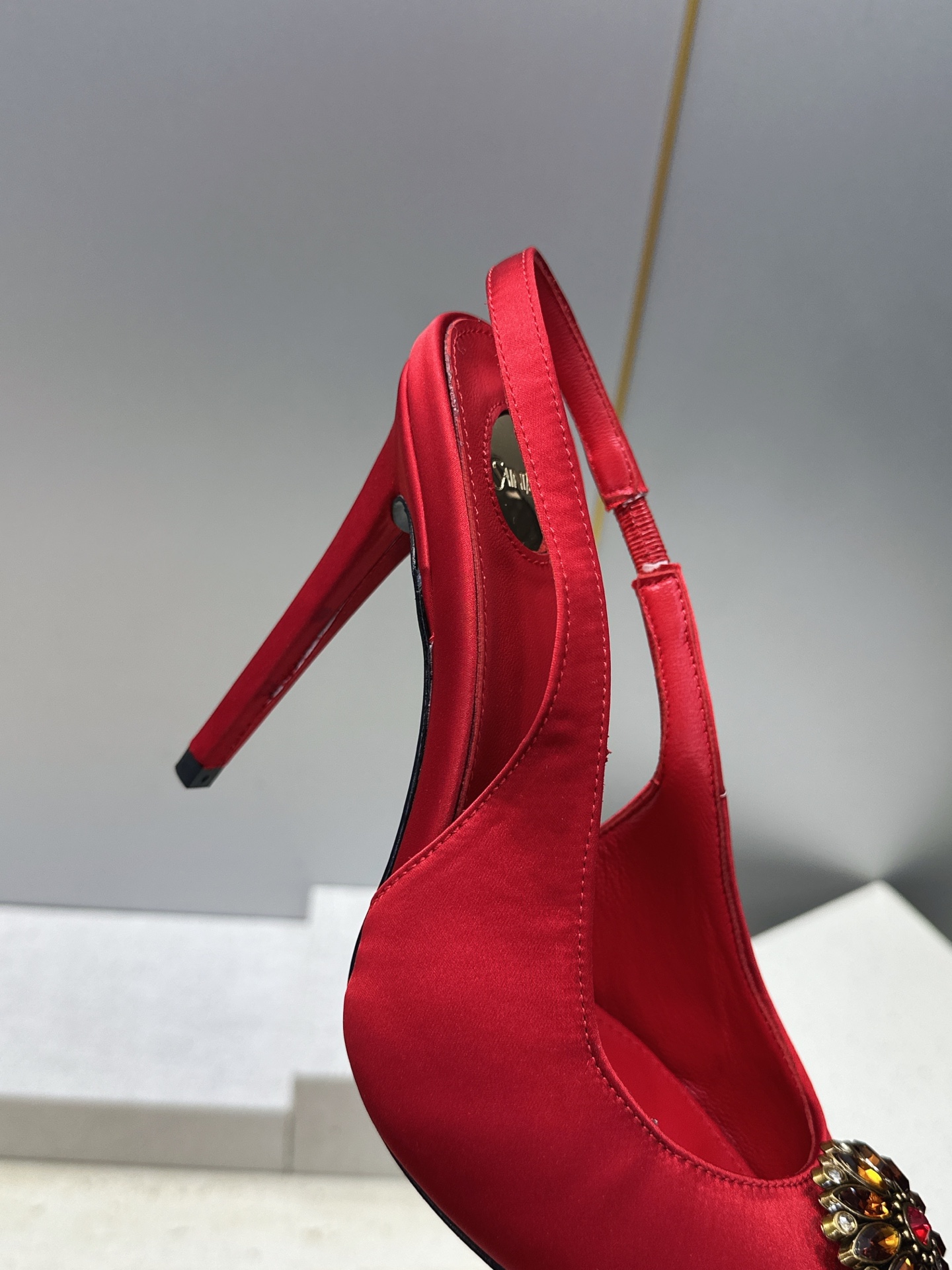 SAINT LAURENT PARIS 圣罗兰2026春夏新款高跟水钻女鞋  YSL字母logo五金扣尖头细跟后空凉鞋 