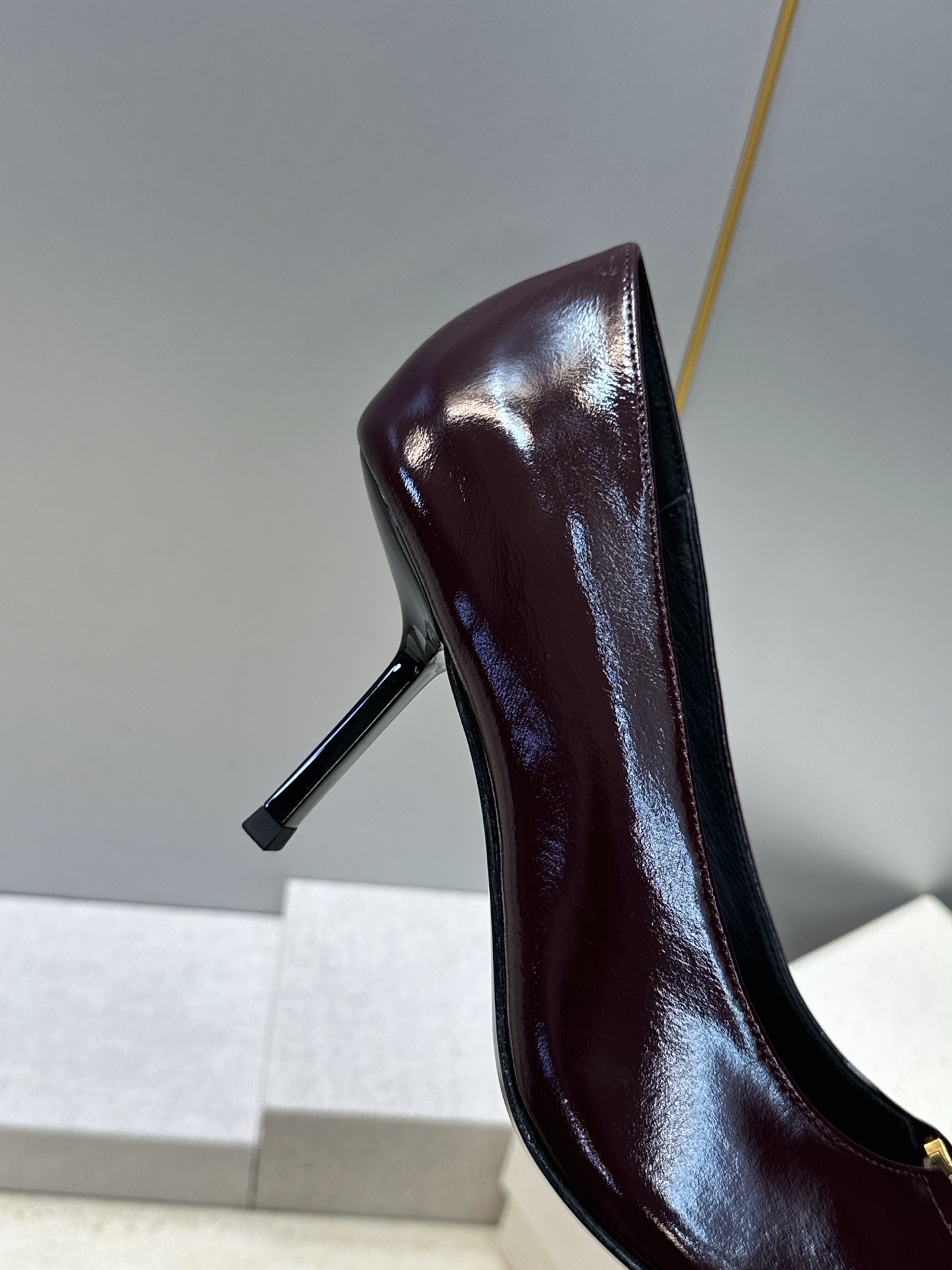 SAINT LAURENT PARIS 圣罗兰2026秋冬新款高跟女鞋  YSL字母logo五金扣明星同款细根尖头单鞋鞋