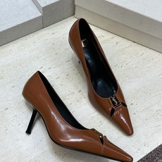 SAINT LAURENT PARIS 圣罗兰2026秋冬新款高跟女鞋 YSL字母logo五金扣明星同款细根尖头单鞋鞋 SAINT LAURENT PARIS 圣罗兰2026秋冬新款高跟女鞋 YSL字母logo五金扣明星同款细根尖头单鞋鞋