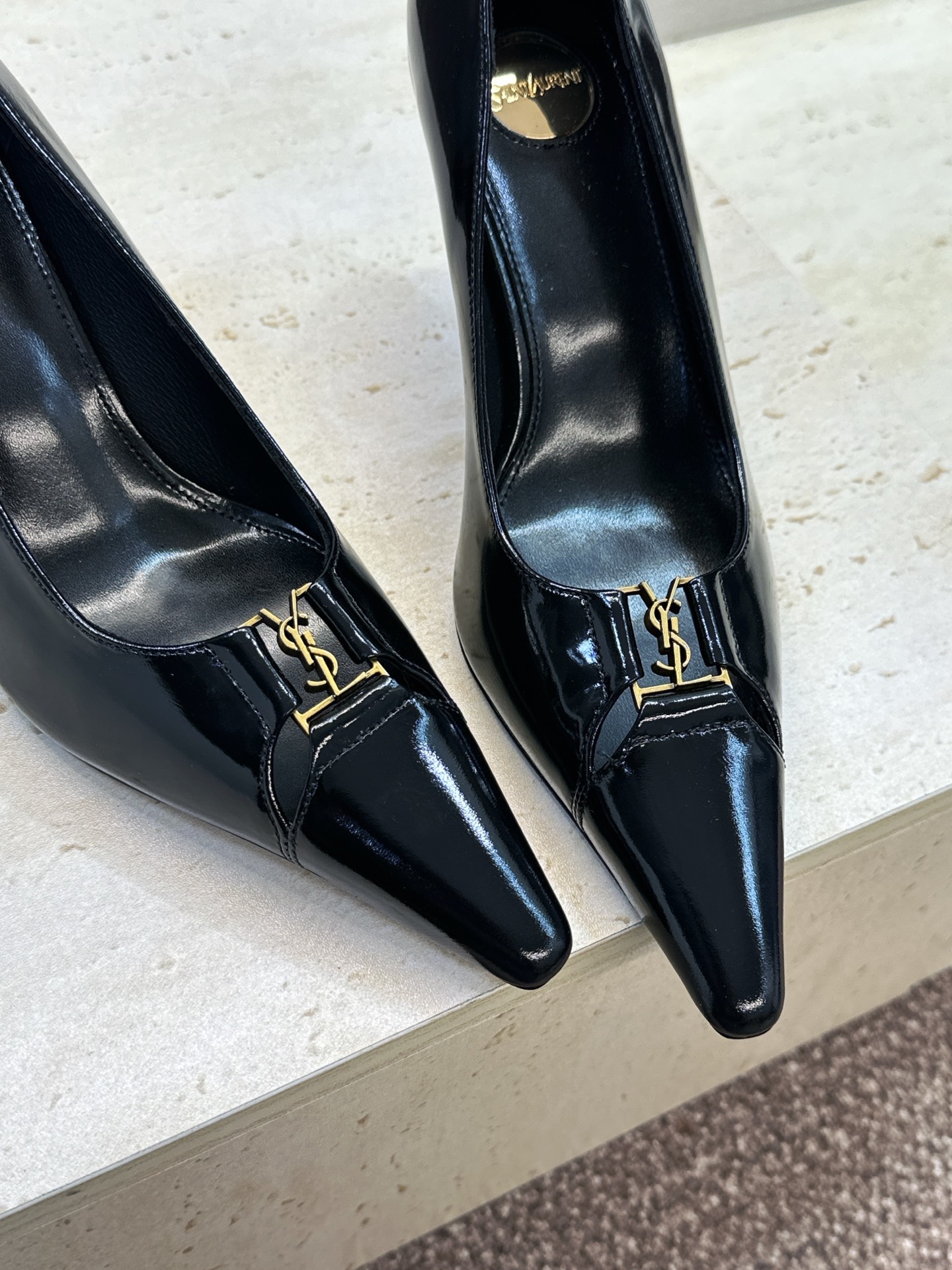 SAINT LAURENT PARIS 圣罗兰2026秋冬新款高跟女鞋 YSL字母logo五金扣明星同款细根尖头单鞋鞋 SAINT LAURENT PARIS 圣罗兰2026秋冬新款高跟女鞋 YSL字母logo五金扣明星同款细根尖头单鞋鞋