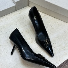 SAINT LAURENT PARIS 圣罗兰2026秋冬新款高跟女鞋 YSL字母logo五金扣明星同款细根尖头单鞋鞋 SAINT LAURENT PARIS 圣罗兰2026秋冬新款高跟女鞋 YSL字母logo五金扣明星同款细根尖头单鞋鞋
