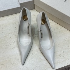 SAINT LAURENT PARIS 圣罗兰2026秋冬新款时尚高跟女鞋 YSL字母logo五金扣明星同款细根尖头单 SAINT LAURENT PARIS 圣罗兰2026秋冬新款时尚高跟女鞋 YSL字母logo五金扣明星同款细根尖头单