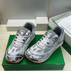 Bottega Veneta 葆蝶家2026春夏情侣新款系带休闲运动鞋 BV字母logo厚底圆头拼色老爹跑鞋 材质鞋面原 Bottega Veneta 葆蝶家2026春夏情侣新款系带休闲运动鞋 BV字母logo厚底圆头拼色老爹跑鞋 材质鞋面原