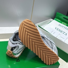 Bottega Veneta 葆蝶家2026春夏情侣新款系带休闲运动鞋 BV字母logo厚底圆头拼色老爹跑鞋 材质鞋面原 Bottega Veneta 葆蝶家2026春夏情侣新款系带休闲运动鞋 BV字母logo厚底圆头拼色老爹跑鞋 材质鞋面原
