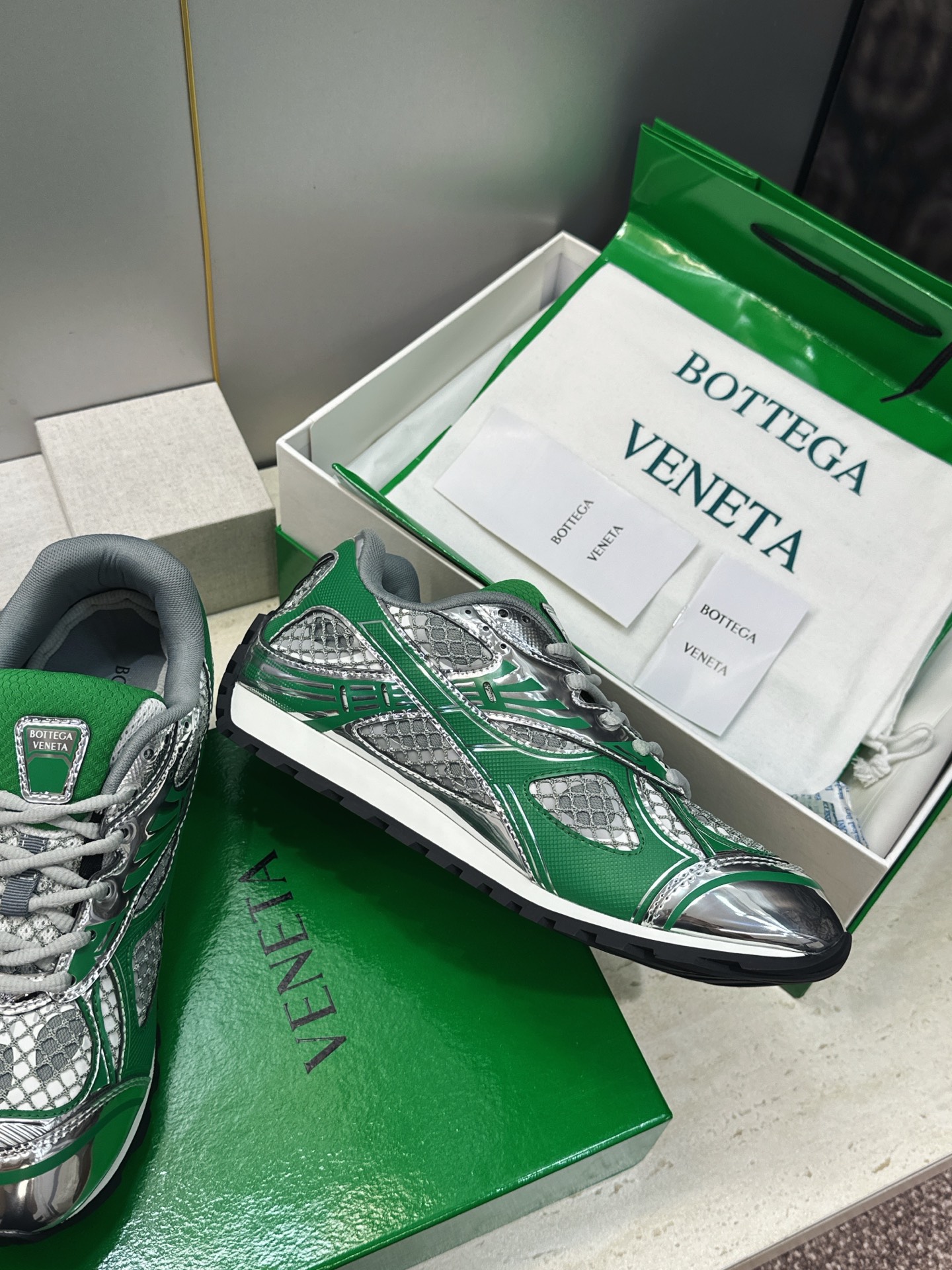 Bottega Veneta 葆蝶家2026春夏情侣新款系带休闲运动鞋 BV字母logo厚底圆头拼色老爹跑鞋 材质鞋面原 Bottega Veneta 葆蝶家2026春夏情侣新款系带休闲运动鞋 BV字母logo厚底圆头拼色老爹跑鞋 材质鞋面原