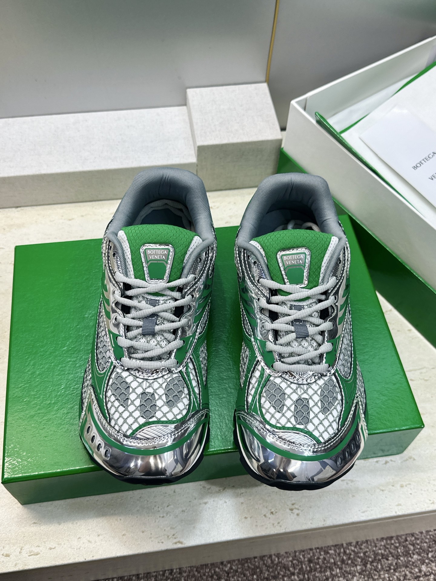 Bottega Veneta 葆蝶家2026春夏情侣新款系带休闲运动鞋 BV字母logo厚底圆头拼色老爹跑鞋 材质鞋面原 Bottega Veneta 葆蝶家2026春夏情侣新款系带休闲运动鞋 BV字母logo厚底圆头拼色老爹跑鞋 材质鞋面原