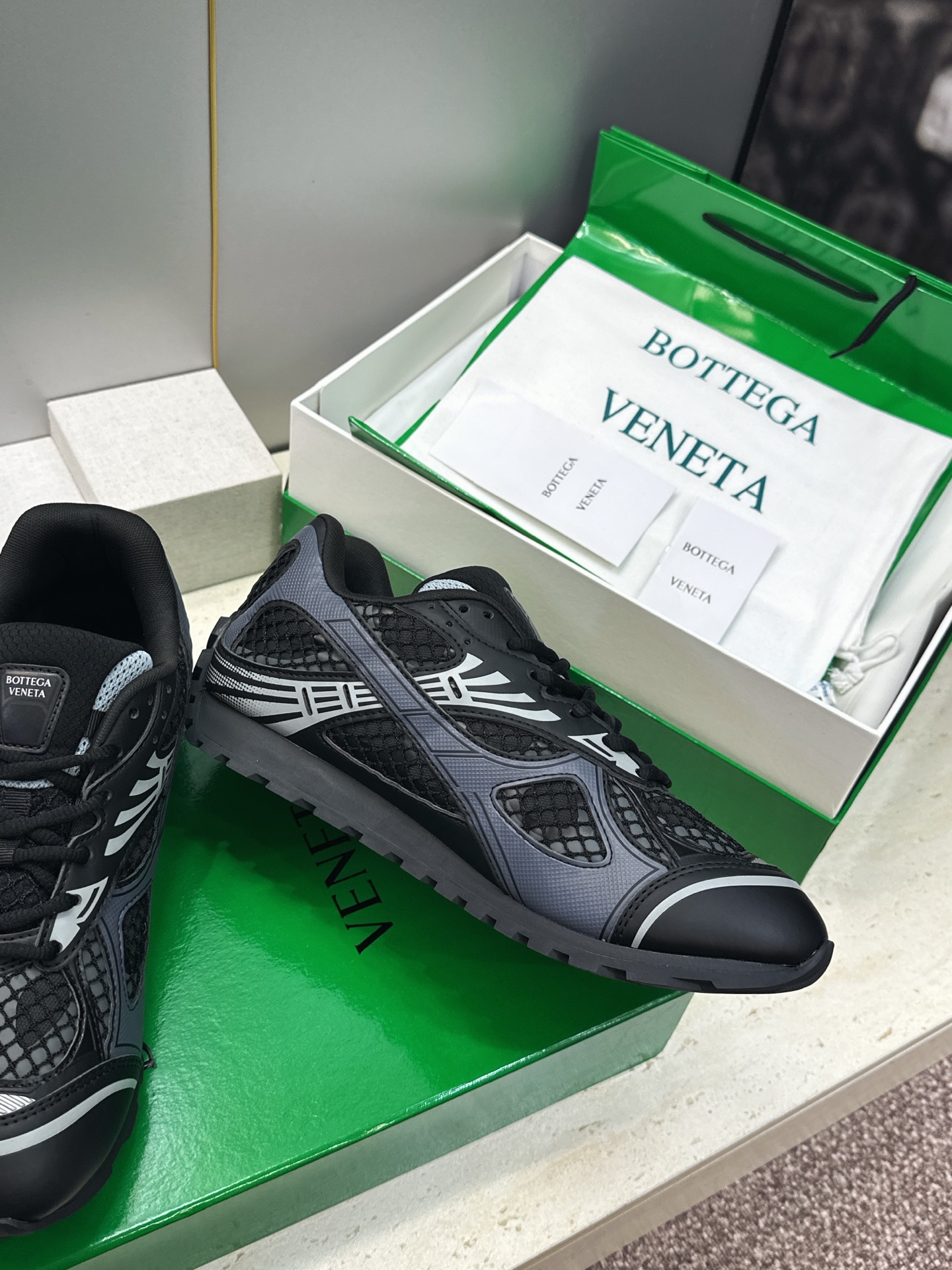 Bottega Veneta 葆蝶家2026春夏情侣新款系带休闲运动鞋 BV字母logo厚底圆头拼色老爹跑鞋 材质鞋面原