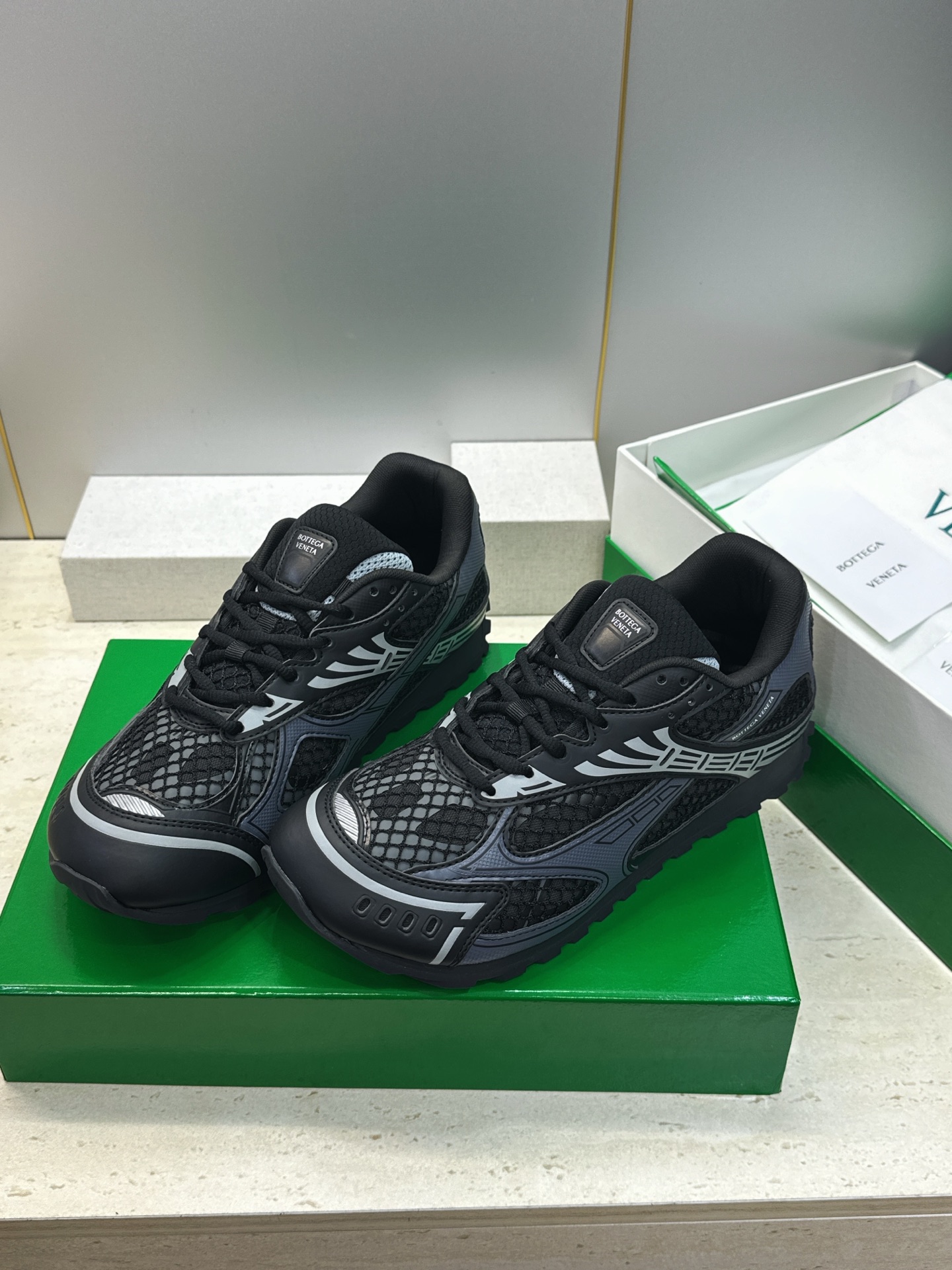 Bottega Veneta 葆蝶家2026春夏情侣新款系带休闲运动鞋 BV字母logo厚底圆头拼色老爹跑鞋 材质鞋面原