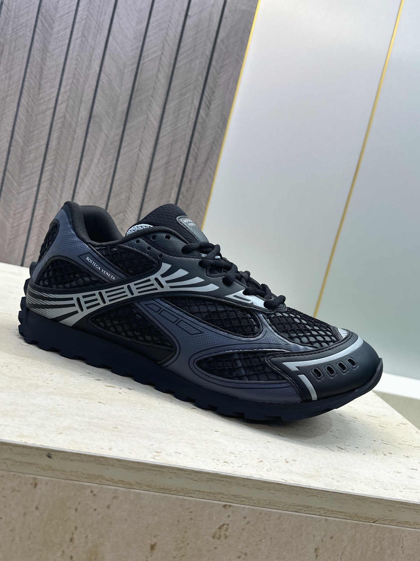 Bottega Veneta 葆蝶家2026春夏情侣新款系带休闲运动鞋 BV字母logo厚底圆头拼色老爹跑鞋 材质鞋面原