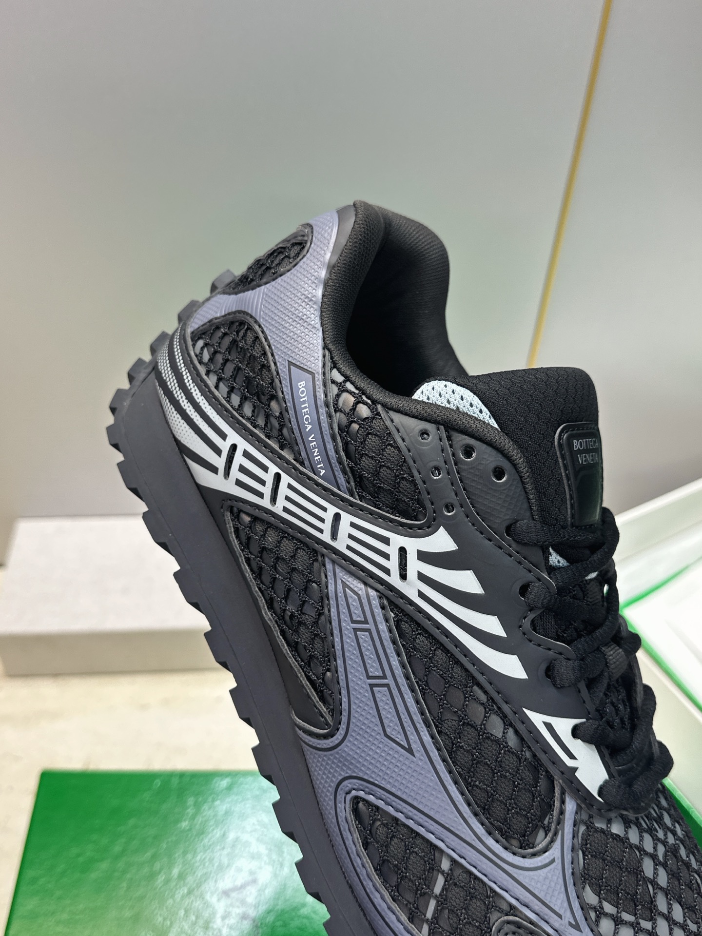 Bottega Veneta 葆蝶家2026春夏情侣新款系带休闲运动鞋 BV字母logo厚底圆头拼色老爹跑鞋 材质鞋面原
