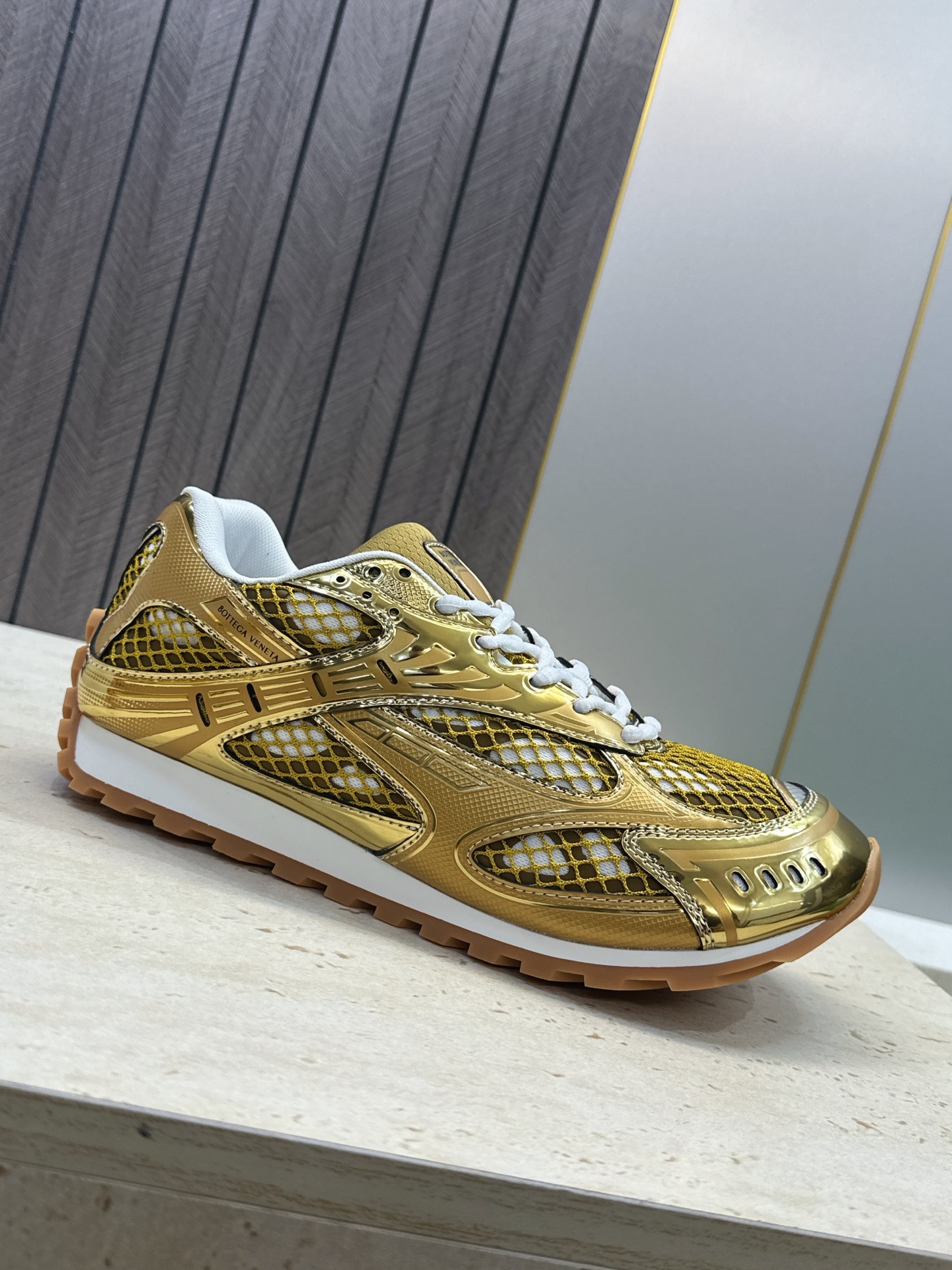 Bottega Veneta 葆蝶家2026春夏情侣新款系带休闲运动鞋 BV字母logo厚底圆头拼色老爹跑鞋 材质鞋面原