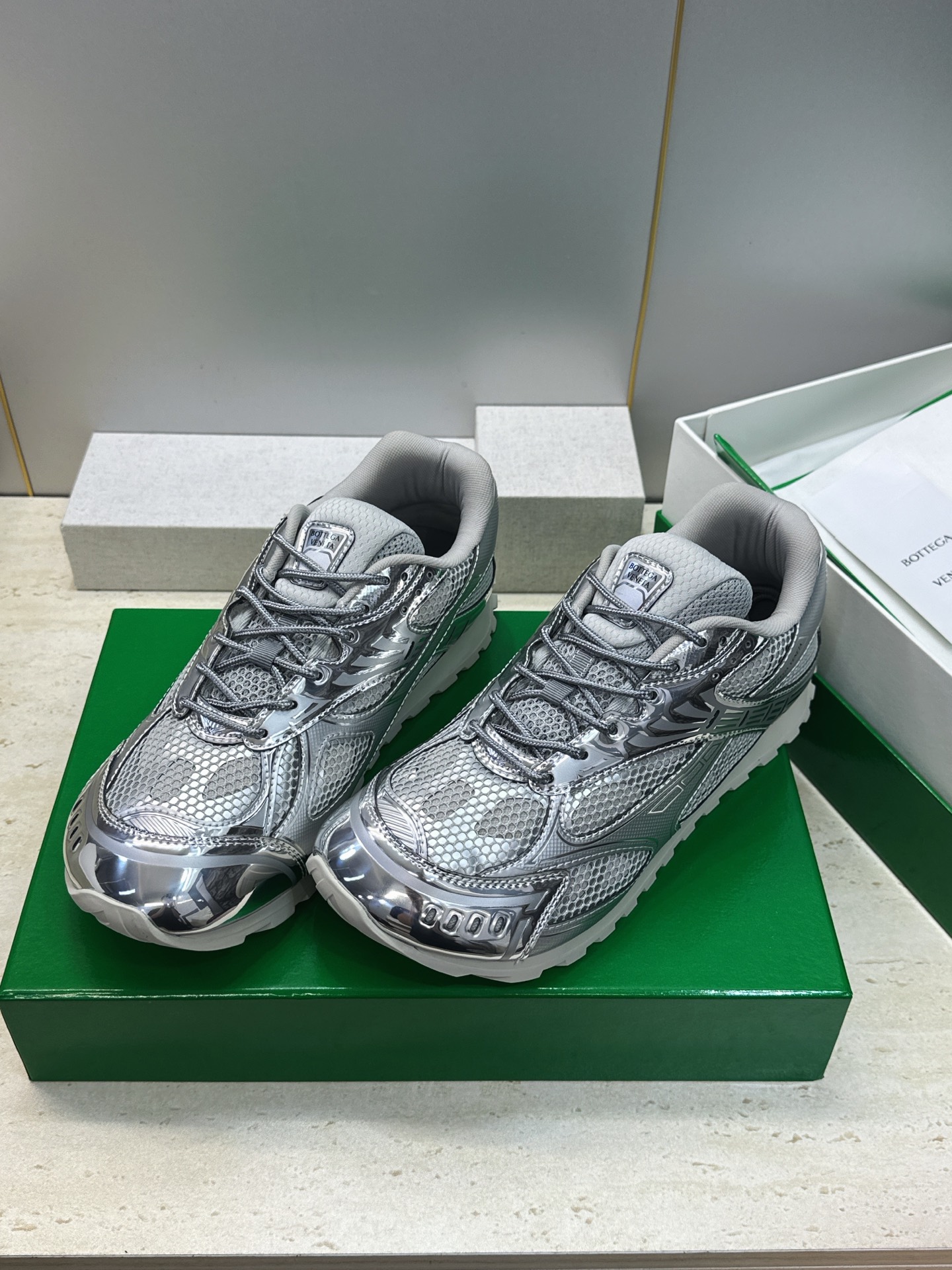 Bottega Veneta 葆蝶家2026春夏情侣新款系带休闲运动鞋 BV字母logo厚底圆头拼色老爹跑鞋 材质鞋面原 Bottega Veneta 葆蝶家2026春夏情侣新款系带休闲运动鞋 BV字母logo厚底圆头拼色老爹跑鞋 材质鞋面原