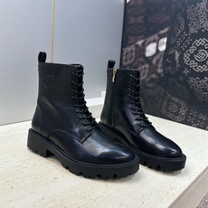 CELINE 2026秋冬新款系带机车女短靴 瑟琳字母logo厚底低跟圆头骑士军靴 材质鞋面进口小牛皮/进口羊猄皮+水染 CELINE 2026秋冬新款系带机车女短靴 瑟琳字母logo厚底低跟圆头骑士军靴 材质鞋面进口小牛皮/进口羊猄皮+水染