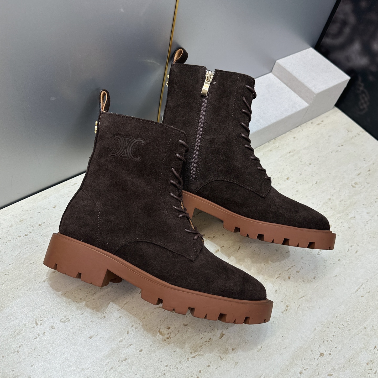 CELINE 2026秋冬新款系带机车女短靴 瑟琳字母logo厚底低跟圆头骑士军靴 材质鞋面进口小牛皮/进口羊猄皮+水染 CELINE 2026秋冬新款系带机车女短靴 瑟琳字母logo厚底低跟圆头骑士军靴 材质鞋面进口小牛皮/进口羊猄皮+水染
