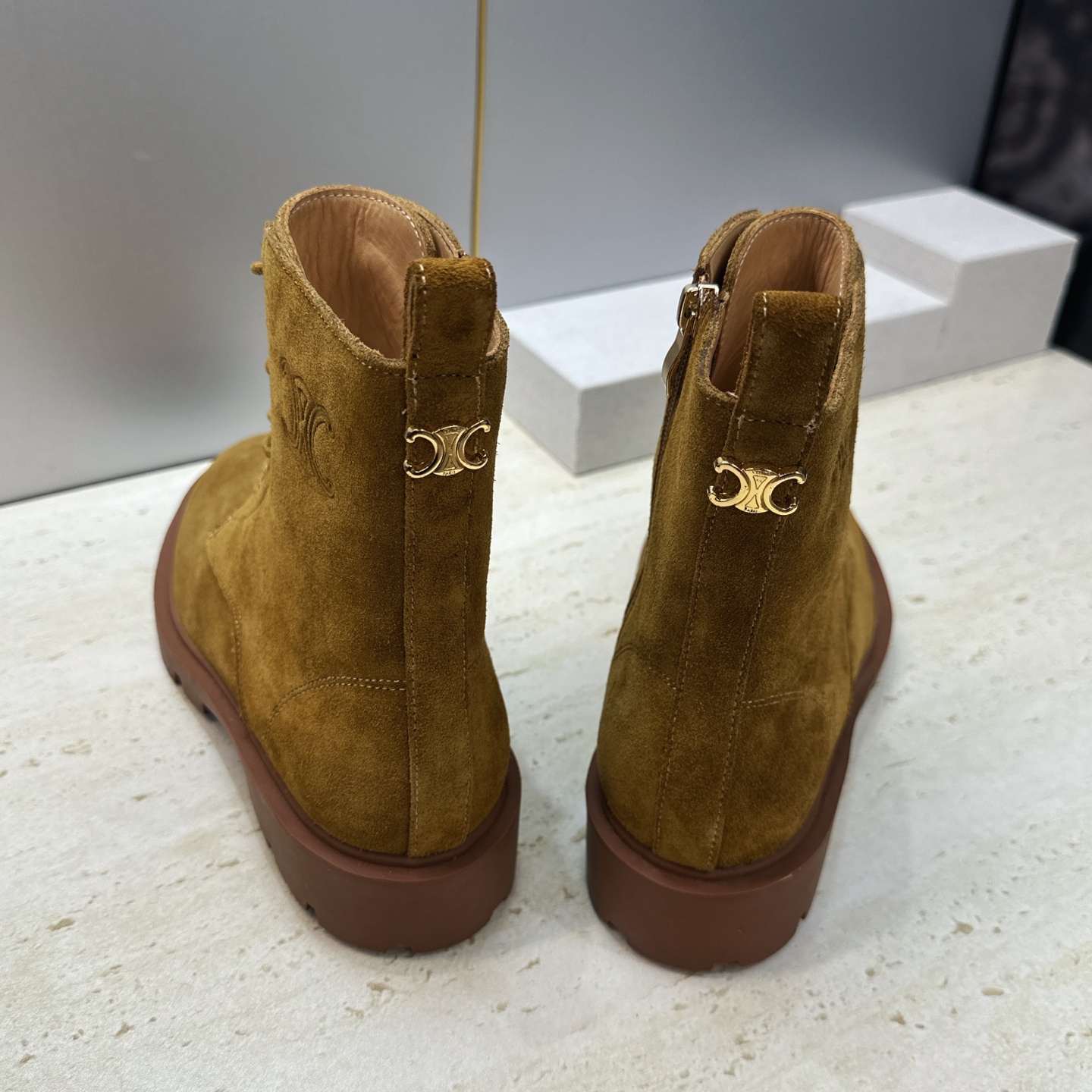 CELINE 2026秋冬新款系带机车女短靴 瑟琳字母logo厚底低跟圆头骑士军靴 材质鞋面进口小牛皮/进口羊猄皮+水染 CELINE 2026秋冬新款系带机车女短靴 瑟琳字母logo厚底低跟圆头骑士军靴 材质鞋面进口小牛皮/进口羊猄皮+水染