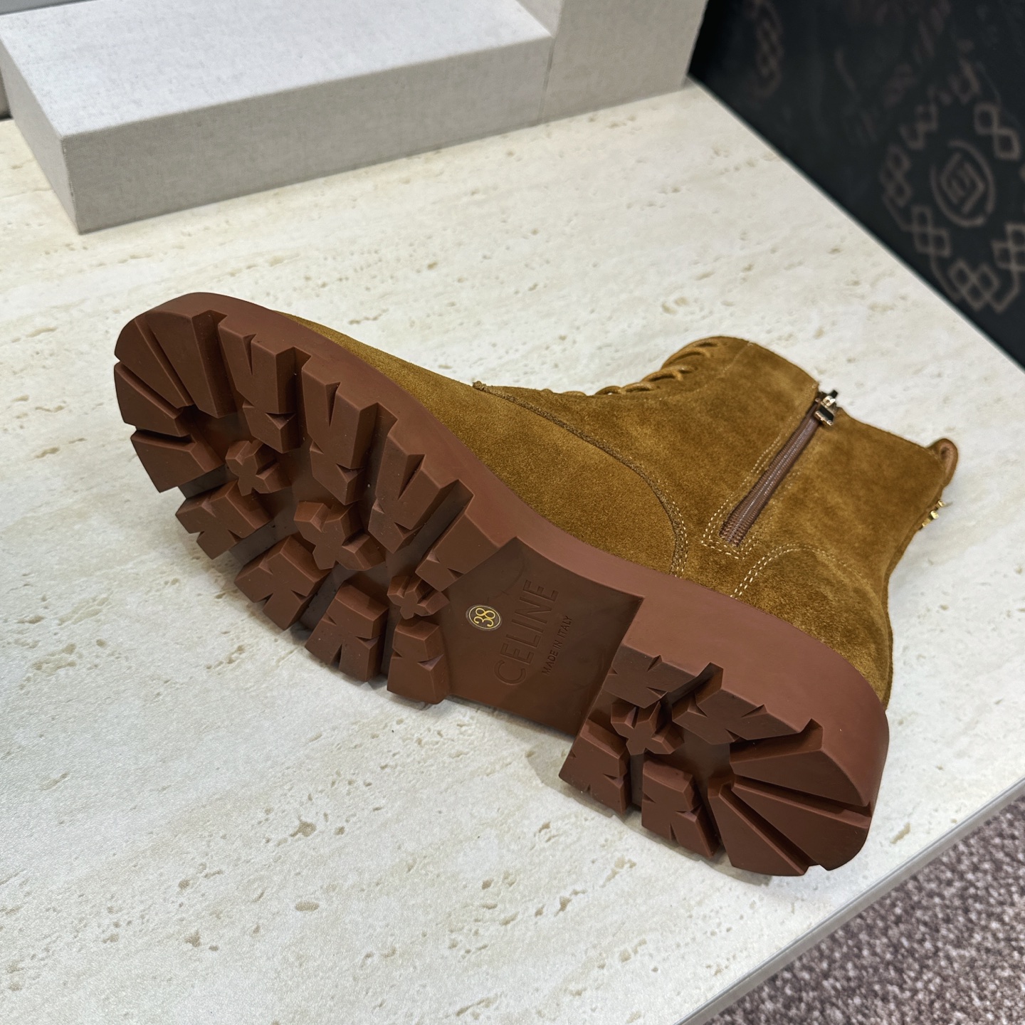 CELINE 2026秋冬新款系带机车女短靴 瑟琳字母logo厚底低跟圆头骑士军靴 材质鞋面进口小牛皮/进口羊猄皮+水染 CELINE 2026秋冬新款系带机车女短靴 瑟琳字母logo厚底低跟圆头骑士军靴 材质鞋面进口小牛皮/进口羊猄皮+水染