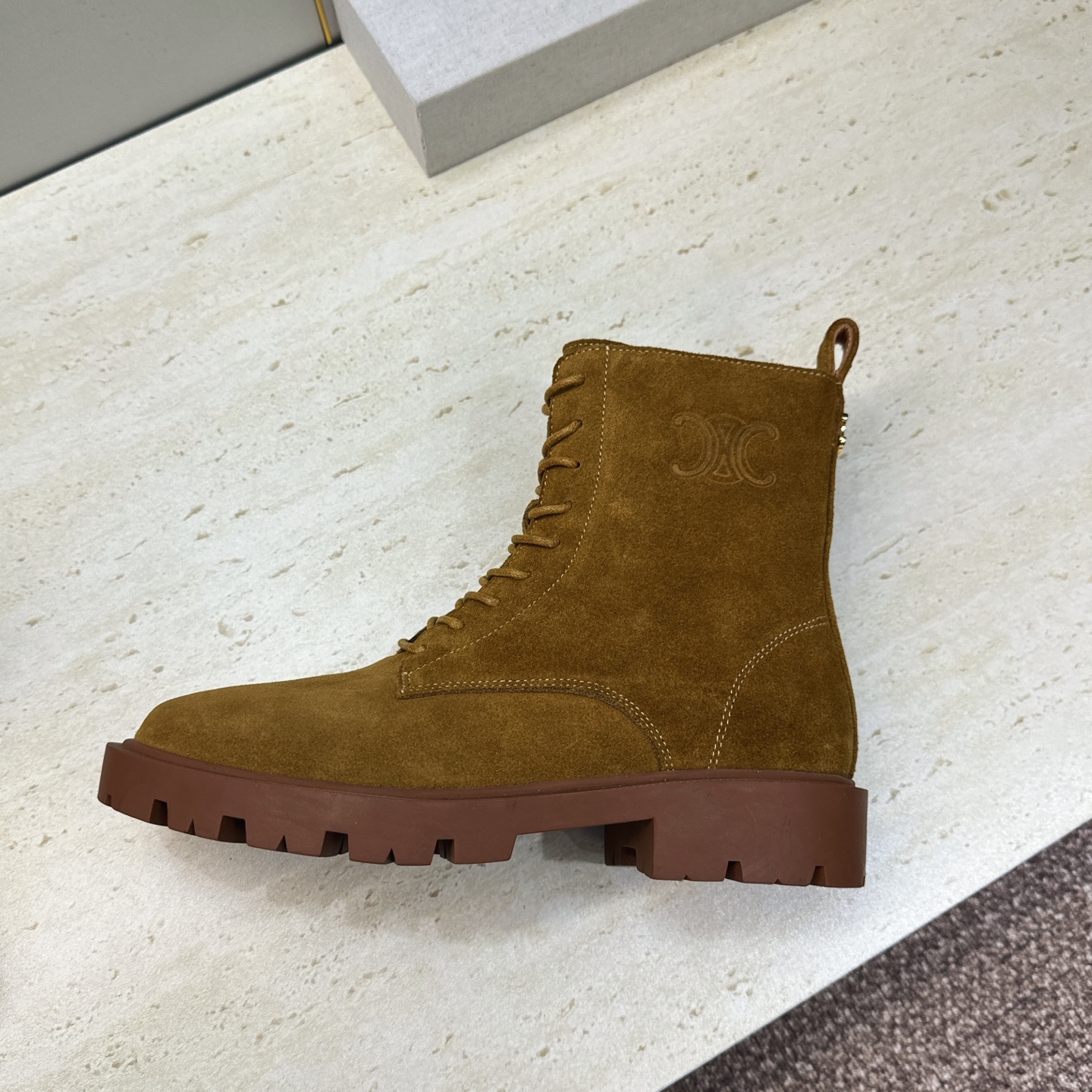 CELINE 2026秋冬新款系带机车女短靴 瑟琳字母logo厚底低跟圆头骑士军靴 材质鞋面进口小牛皮/进口羊猄皮+水染 CELINE 2026秋冬新款系带机车女短靴 瑟琳字母logo厚底低跟圆头骑士军靴 材质鞋面进口小牛皮/进口羊猄皮+水染