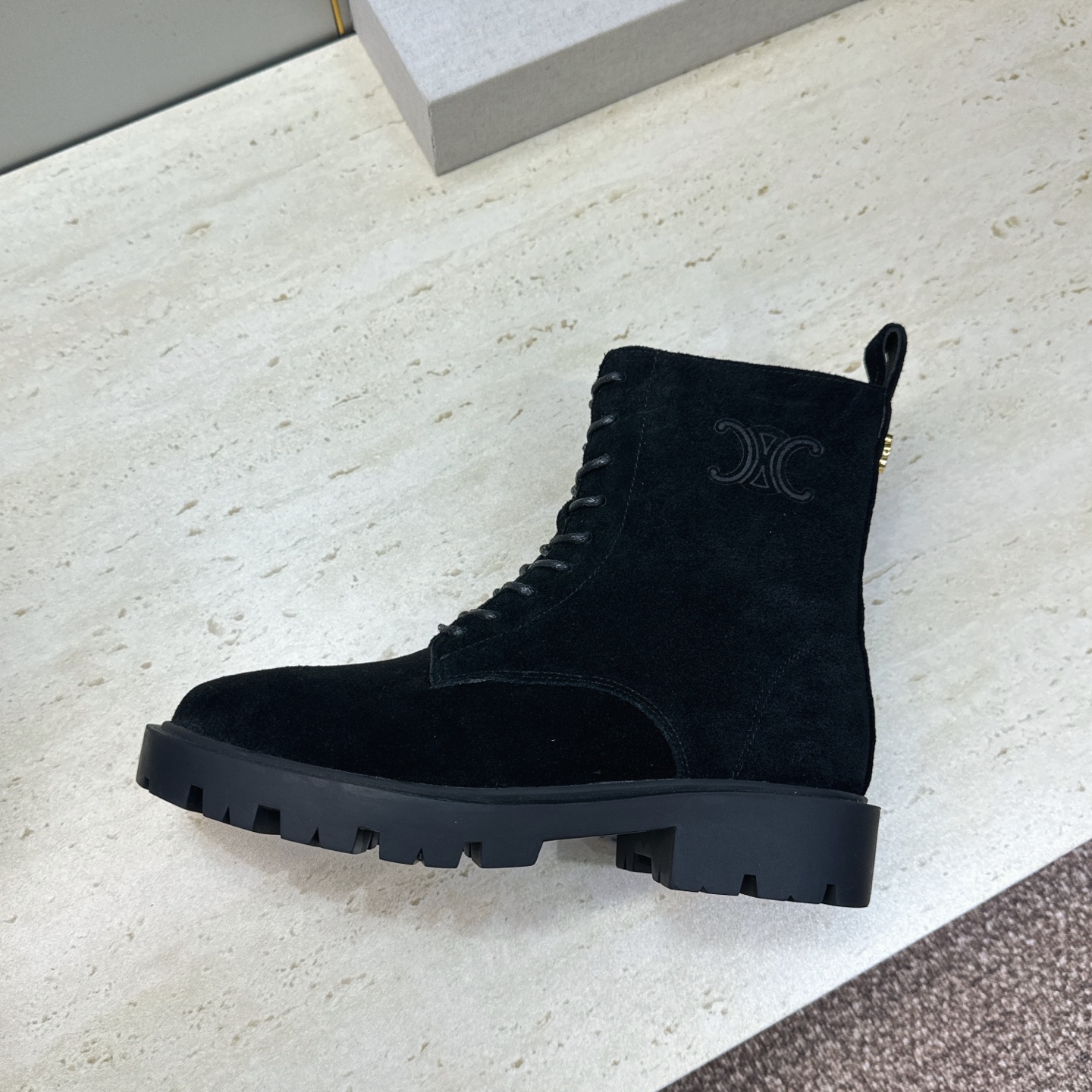CELINE 2026秋冬新款系带机车女短靴 瑟琳字母logo厚底低跟圆头骑士军靴 材质鞋面进口小牛皮/进口羊猄皮+水染 CELINE 2026秋冬新款系带机车女短靴 瑟琳字母logo厚底低跟圆头骑士军靴 材质鞋面进口小牛皮/进口羊猄皮+水染