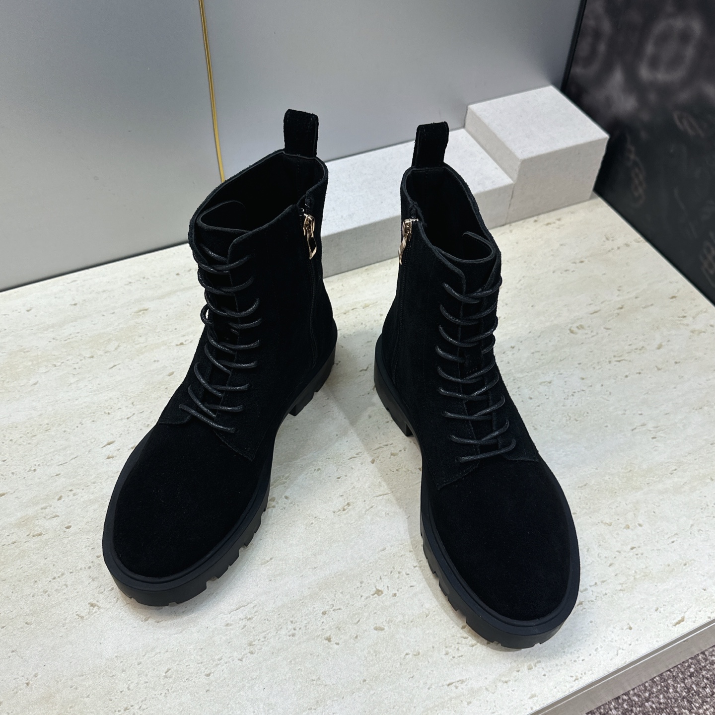 CELINE 2026秋冬新款系带机车女短靴 瑟琳字母logo厚底低跟圆头骑士军靴 材质鞋面进口小牛皮/进口羊猄皮+水染 CELINE 2026秋冬新款系带机车女短靴 瑟琳字母logo厚底低跟圆头骑士军靴 材质鞋面进口小牛皮/进口羊猄皮+水染
