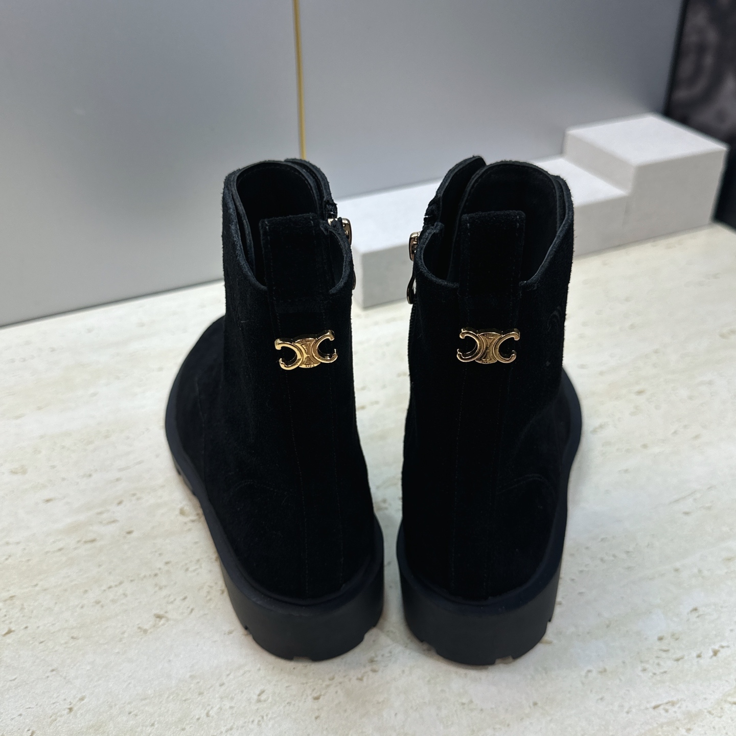 CELINE 2026秋冬新款系带机车女短靴 瑟琳字母logo厚底低跟圆头骑士军靴 材质鞋面进口小牛皮/进口羊猄皮+水染 CELINE 2026秋冬新款系带机车女短靴 瑟琳字母logo厚底低跟圆头骑士军靴 材质鞋面进口小牛皮/进口羊猄皮+水染
