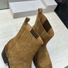 CELINE 2026秋冬新款游牧风格机车女短靴 瑟琳字母logo粗跟尖头切尔西骑士靴 材质鞋面定制进口小牛皮/进口羊猄 CELINE 2026秋冬新款游牧风格机车女短靴 瑟琳字母logo粗跟尖头切尔西骑士靴 材质鞋面定制进口小牛皮/进口羊猄