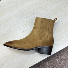 CELINE 2026秋冬新款游牧风格机车女短靴 瑟琳字母logo粗跟尖头切尔西骑士靴 材质鞋面定制进口小牛皮/进口羊猄 CELINE 2026秋冬新款游牧风格机车女短靴 瑟琳字母logo粗跟尖头切尔西骑士靴 材质鞋面定制进口小牛皮/进口羊猄