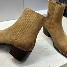 CELINE 2026秋冬新款游牧风格机车女短靴 瑟琳字母logo粗跟尖头切尔西骑士靴 材质鞋面定制进口小牛皮/进口羊猄 CELINE 2026秋冬新款游牧风格机车女短靴 瑟琳字母logo粗跟尖头切尔西骑士靴 材质鞋面定制进口小牛皮/进口羊猄