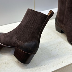 CELINE 2026秋冬新款游牧风格机车女短靴 瑟琳字母logo粗跟尖头切尔西骑士靴 材质鞋面定制进口小牛皮/进口羊猄 CELINE 2026秋冬新款游牧风格机车女短靴 瑟琳字母logo粗跟尖头切尔西骑士靴 材质鞋面定制进口小牛皮/进口羊猄