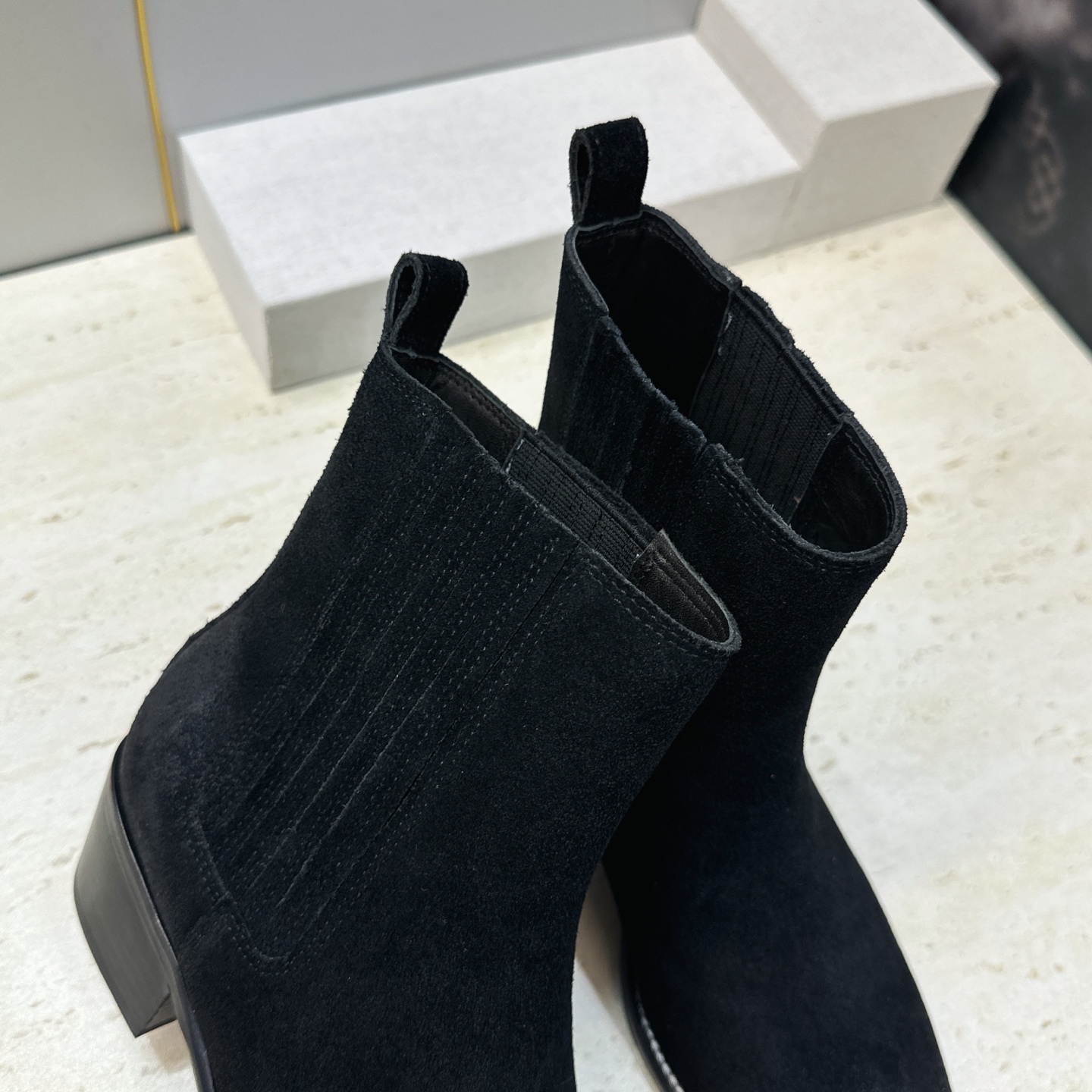CELINE 2026秋冬新款游牧风格机车女短靴 瑟琳字母logo粗跟尖头切尔西骑士靴 材质鞋面定制进口小牛皮/进口羊猄 CELINE 2026秋冬新款游牧风格机车女短靴 瑟琳字母logo粗跟尖头切尔西骑士靴 材质鞋面定制进口小牛皮/进口羊猄