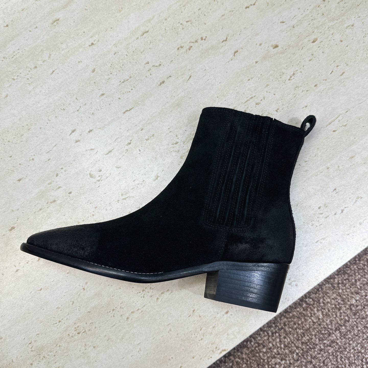 CELINE 2026秋冬新款游牧风格机车女短靴 瑟琳字母logo粗跟尖头切尔西骑士靴 材质鞋面定制进口小牛皮/进口羊猄 CELINE 2026秋冬新款游牧风格机车女短靴 瑟琳字母logo粗跟尖头切尔西骑士靴 材质鞋面定制进口小牛皮/进口羊猄