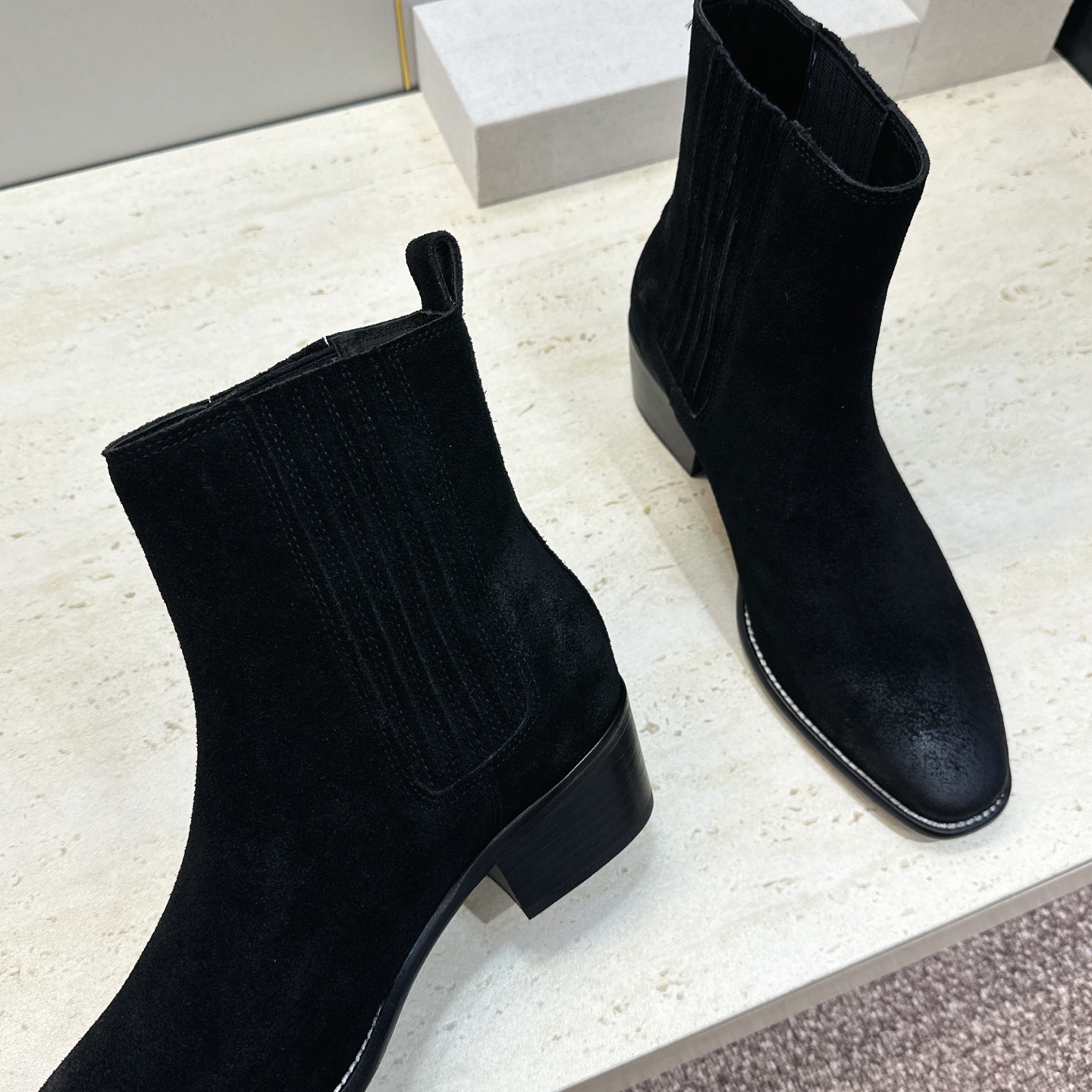 CELINE 2026秋冬新款游牧风格机车女短靴 瑟琳字母logo粗跟尖头切尔西骑士靴 材质鞋面定制进口小牛皮/进口羊猄 CELINE 2026秋冬新款游牧风格机车女短靴 瑟琳字母logo粗跟尖头切尔西骑士靴 材质鞋面定制进口小牛皮/进口羊猄