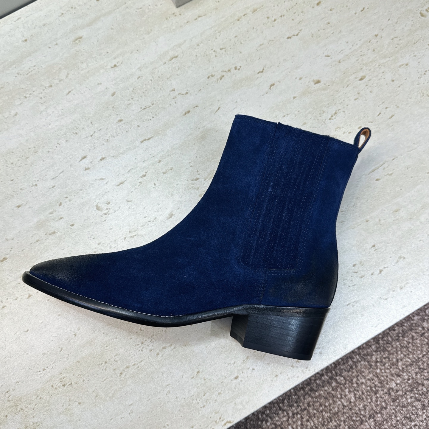 CELINE 2026秋冬新款游牧风格机车女短靴 瑟琳字母logo粗跟尖头切尔西骑士靴 材质鞋面定制进口小牛皮/进口羊猄 CELINE 2026秋冬新款游牧风格机车女短靴 瑟琳字母logo粗跟尖头切尔西骑士靴 材质鞋面定制进口小牛皮/进口羊猄