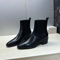 CELINE 2026秋冬新款游牧风格机车女短靴 瑟琳字母logo粗跟尖头切尔西骑士靴 材质鞋面定制进口小牛皮/进口羊猄 CELINE 2026秋冬新款游牧风格机车女短靴 瑟琳字母logo粗跟尖头切尔西骑士靴 材质鞋面定制进口小牛皮/进口羊猄