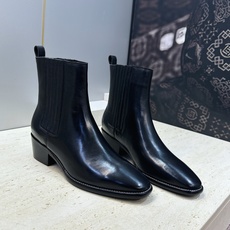 CELINE 2026秋冬新款游牧风格机车女短靴 瑟琳字母logo粗跟尖头切尔西骑士靴 材质鞋面定制进口小牛皮/进口羊猄 CELINE 2026秋冬新款游牧风格机车女短靴 瑟琳字母logo粗跟尖头切尔西骑士靴 材质鞋面定制进口小牛皮/进口羊猄
