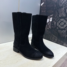 CELINE 2026秋冬新款游牧风格中筒机车女靴 瑟琳字母logo低跟圆头一脚蹬骑士靴 材质:鞋面定制进口小牛皮/进口 CELINE 2026秋冬新款游牧风格中筒机车女靴 瑟琳字母logo低跟圆头一脚蹬骑士靴 材质:鞋面定制进口小牛皮/进口