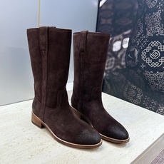 CELINE 2026秋冬新款游牧风格中筒机车女靴 瑟琳字母logo低跟圆头一脚蹬骑士靴 材质:鞋面定制进口小牛皮/进口 CELINE 2026秋冬新款游牧风格中筒机车女靴 瑟琳字母logo低跟圆头一脚蹬骑士靴 材质:鞋面定制进口小牛皮/进口