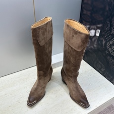CELINE 2026秋冬新款游牧风格铁头机车高筒及膝女长靴 瑟琳字母logo五金扣粗跟尖头一脚蹬骑士靴 材质:鞋面定制 CELINE 2026秋冬新款游牧风格铁头机车高筒及膝女长靴 瑟琳字母logo五金扣粗跟尖头一脚蹬骑士靴 材质:鞋面定制
