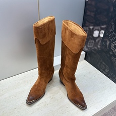 CELINE 2026秋冬新款游牧风格铁头机车高筒及膝女长靴 瑟琳字母logo五金扣粗跟尖头一脚蹬骑士靴 材质:鞋面定制 CELINE 2026秋冬新款游牧风格铁头机车高筒及膝女长靴 瑟琳字母logo五金扣粗跟尖头一脚蹬骑士靴 材质:鞋面定制