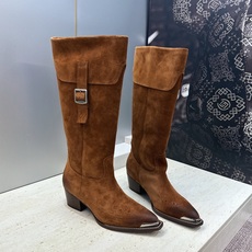 CELINE 2026秋冬新款游牧风格铁头机车高筒及膝女长靴 瑟琳字母logo五金扣粗跟尖头一脚蹬骑士靴 材质:鞋面定制 CELINE 2026秋冬新款游牧风格铁头机车高筒及膝女长靴 瑟琳字母logo五金扣粗跟尖头一脚蹬骑士靴 材质:鞋面定制