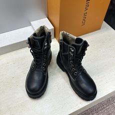 Louis Vuitton* 2026秋冬情侣新款系带机车及裸短靴 LV老花面字母logo低跟拼色骑士登山靴 材质: Louis Vuitton* 2026秋冬情侣新款系带机车及裸短靴 LV老花面字母logo低跟拼色骑士登山靴 材质: