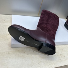 顶级版 Dior 迪奥2026秋冬走秀高定系列Medaillon系列及膝女靴 CD字母logo 标志性徽章电绣拼色优雅高 顶级版 Dior 迪奥2026秋冬走秀高定系列Medaillon系列及膝女靴 CD字母logo 标志性徽章电绣拼色优雅高