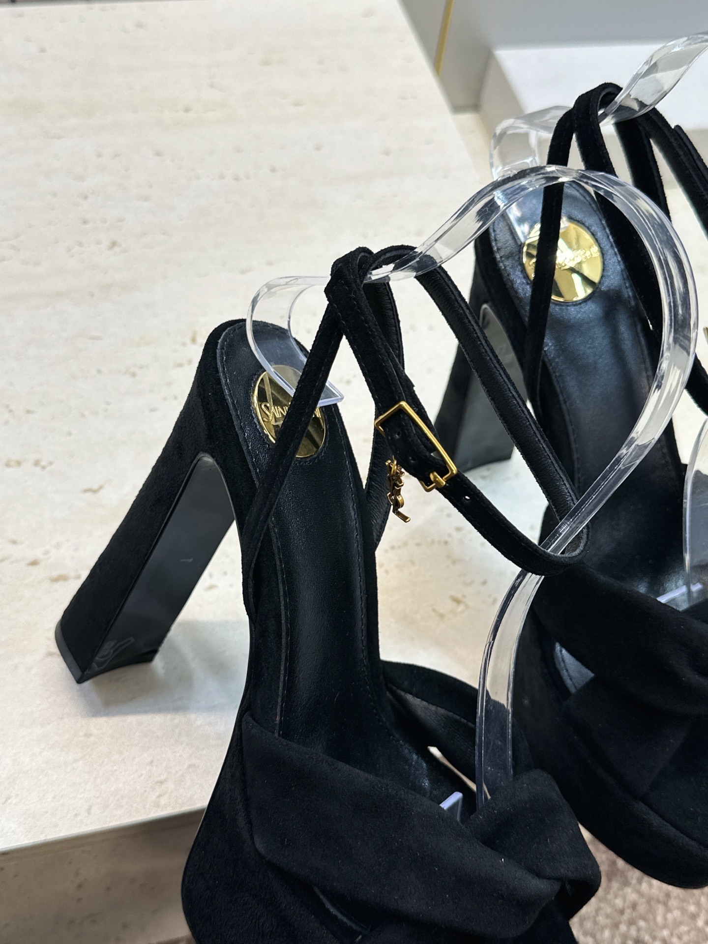 Saint Laurent 圣罗兰 2026春夏新款防水台恨天高交叉带气场高跟女鞋 YSL字母logo五金扣粗跟圆头露趾 Saint Laurent 圣罗兰 2026春夏新款防水台恨天高交叉带气场高跟女鞋 YSL字母logo五金扣粗跟圆头露趾