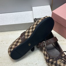 Miumiu 2026秋冬新款芭蕾舞女鞋 缪缪字母logo五金扣平底圆头拼色玛丽珍乐福单鞋 材质鞋面进口环保透气毛呢布/ Miumiu 2026秋冬新款芭蕾舞女鞋 缪缪字母logo五金扣平底圆头拼色玛丽珍乐福单鞋 材质鞋面进口环保透气毛呢布/